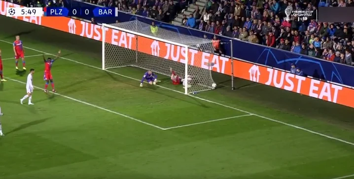 Nobody expected this ball to enter the gate Alonso against Plzen