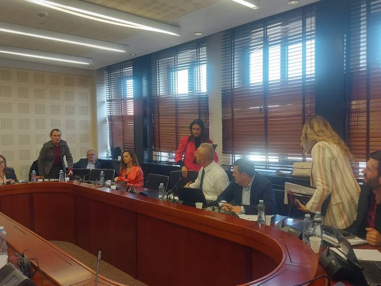 La cella dice a VVIA vice épagall, i copartigiani rilasciano l'incontro