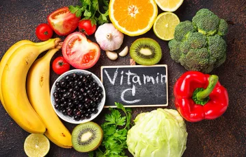 These 6 foods rich in vitamin C are all you need this season to strengthen your immune system.