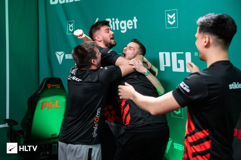 E LAST: Bad News Eagles FOOT fino alla fine della partita Outsiders vs IHC