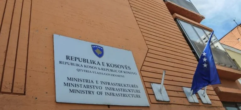 Le vérificateur général vérifiera les 26 contrats négociés que le ministère de l'Infrastructure a liés