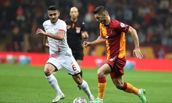 Galatasaray quiere comprar la tarjeta de Rashi