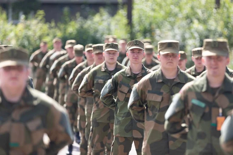 Norwegen, um seine Armee ab dem 1. November auf hohe Wache zu platzieren