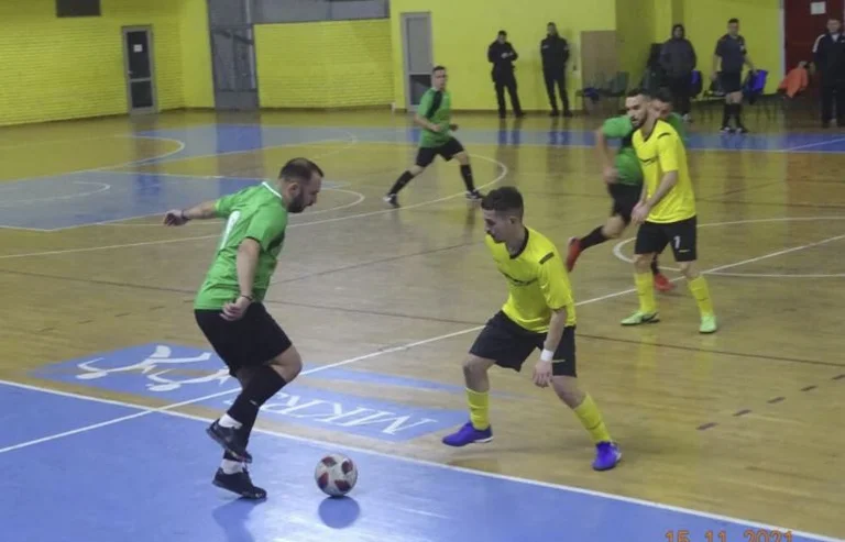 Dies geschieht auch: Teil 1st mit dem 2. Kosovo-Team erscheint überhaupt nicht in der zweiten Hälfte