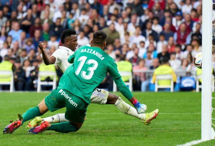 Real Madrid equatiert mit Bernabeo und Girona, Kreuz schließlich gegen Rot