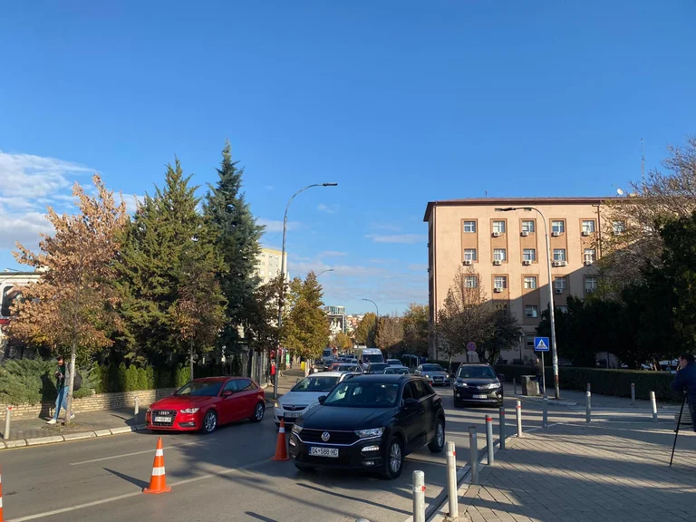 Pristina: Ancora oggi, il test in un unico - circuito bordo per i veicoli continua
