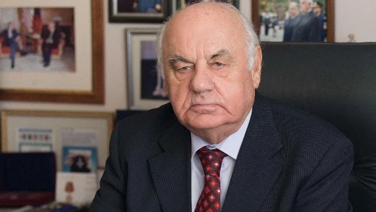 Alfred Moisiu cuenta detalles del encuentro con Hashim Thaci en La Haya