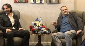 Shpend Ahmeti for Tolovian: ¿Están aquí para cambiar las placas de licencia?