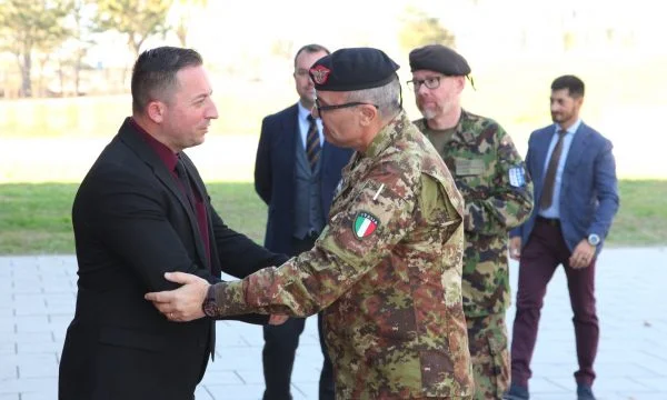 KFOR Commander incontra Mehej
