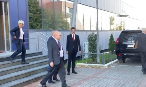QUINT-Botschafter treffen mit Kurt, verlassen Regierung