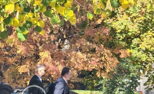 AKI head exits government building