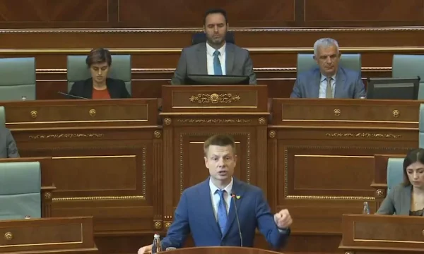Ucraino deputato del Parla mento: l'Ucraina deve riconoscere il Kosovo prima