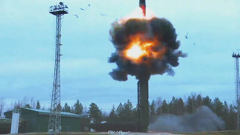 “Il pericolo di un conflitto globale rimane molto elevato Putin osserva test nucleari, parla di guerra globale