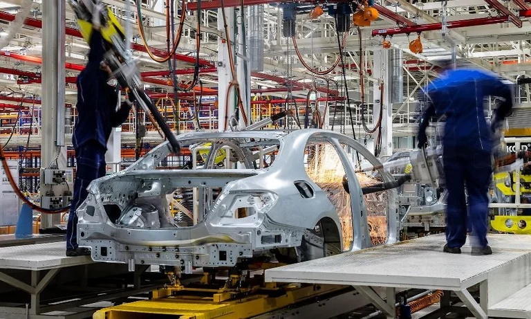 Mercedes deja el mercado de Rusia