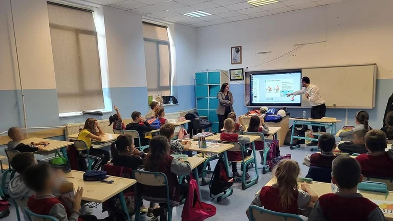 KEDS familiarizes students with security and Health equipment at work