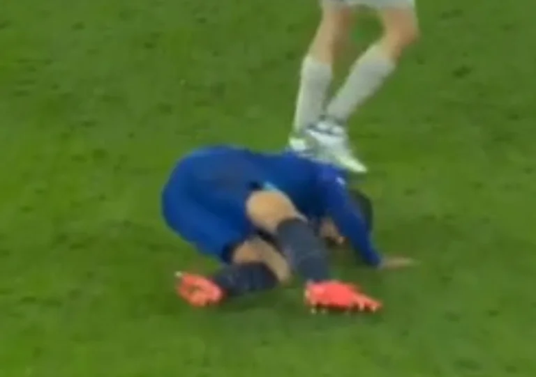 Das schwere Material war der Moment im Video, als Theago Silva am Salzburger Treffen seinen schlechten Hals verletzte.