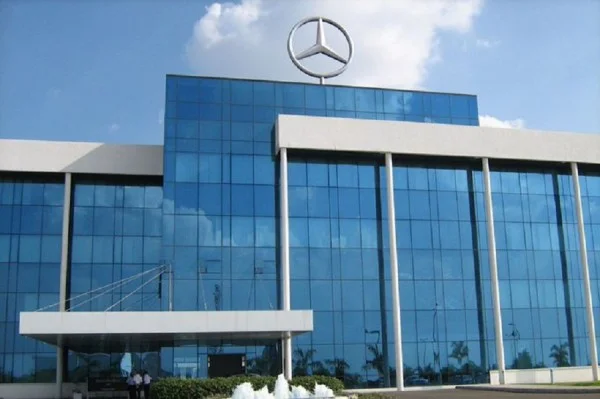 Mercedes lascia la Russia