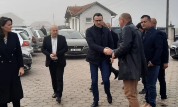 Dopo 10 fermate, Petkov entra nel Kosovo