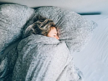 With or without pajamas? 10 Why You Need to Sleep bare