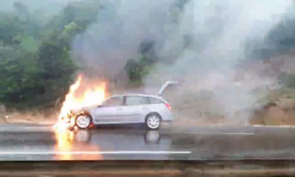 Kosovo Polizeimitglied Leposaviq's car burn