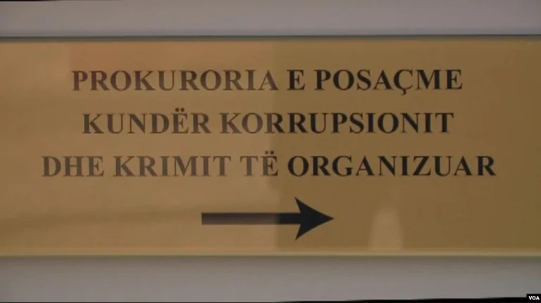 Due ex leader locali a Lezha hanno aggiunto terra alla costa