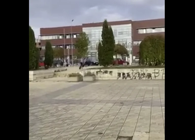 Gunfight in Podujevo, vermutet zwei verwundet