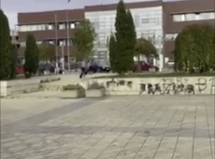 Polizei Detail der Schießerei in Podujevo: Zwei verletzte Menschen.