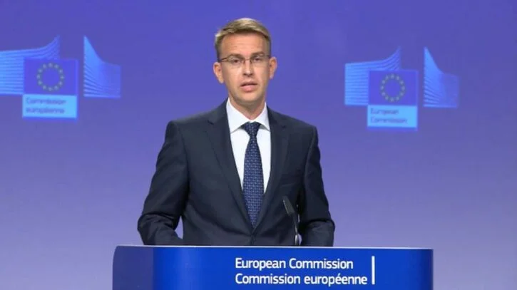 La UE insta al aplazamiento de la decisión durante 10 meses de acuerdo de licencia