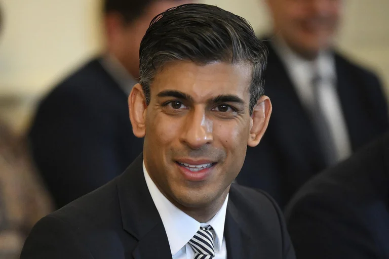 El nuevo primer ministro británico pide estabilidad y unidad