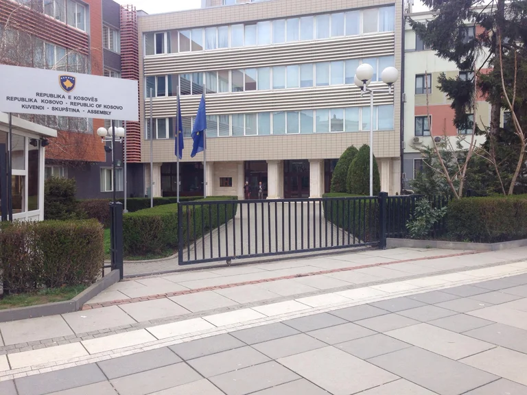 Seis comisiones parlamentarias se reúnen hoy
