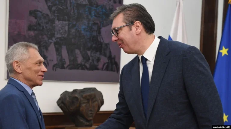 Vuciq diskutiert Kosovo mit russischem Botschafter