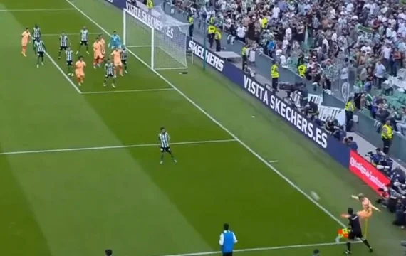 Greezmman hat alle Aufmerksamkeit, scored goal by Kurier
