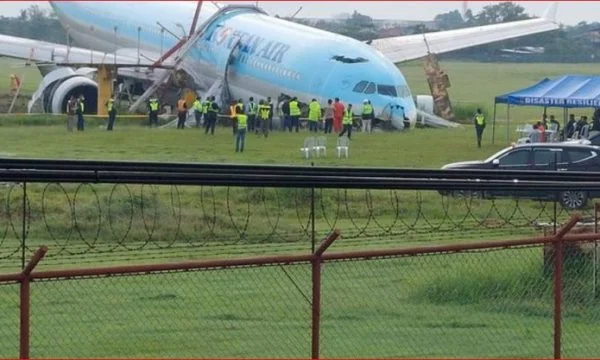 The plane slides off the runway, escapes 173 travelers (VIDEO)