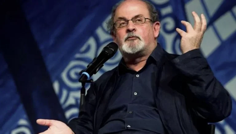Salman Rushdie verlor Sicht in einem Auge und Geschick in einer Hand nach dem Angriff