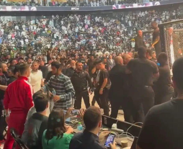 Ça vient avec des vidéos. Ils ont impliqué la famille après la victoire de l'islam. Khab s'est énervé pour tabasser Chimave.