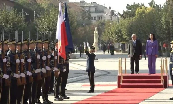 Il presidente di Malta si aspetta alla cerimonia di stato di Osman