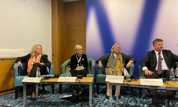 Edita Tahiri en el panel conjunto con Lajcak: el acuerdo Kosovo-Serbia debe tener un reconocimiento mutuo