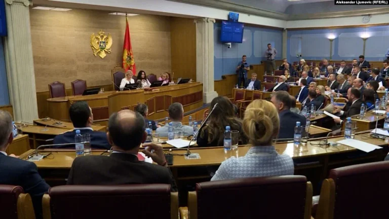 Il parlamento del Montenegro respinge due ministri pro-occidentali