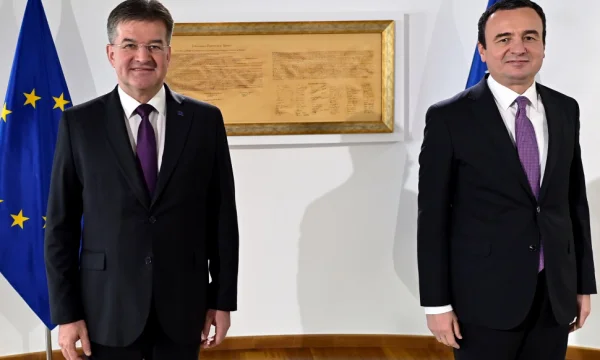 Lajcak racconta al pubblico cosa ha discusso oggi con Kurt