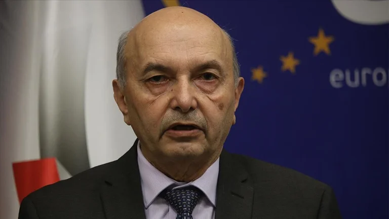 Mustafa kritisiert Kurti Regierung: Staat der Relief
