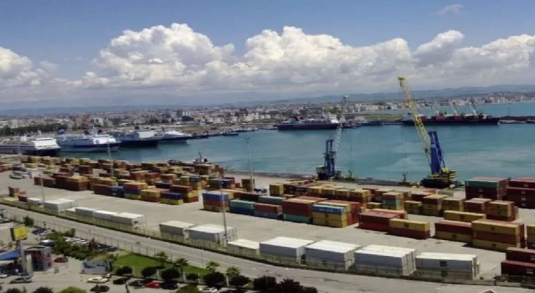 Ci sono 500 mila euro sul bus linea Italia al porto di Durres
