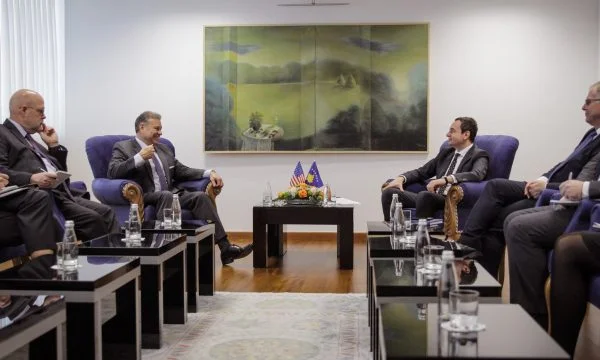 The American Embassy publishes photographs of Escobar in Kosovo: The visit was full and productive