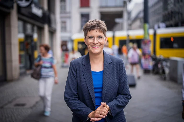 Der deutsche Minister tritt heute mit Vertretern der Position, Opposition zusammen