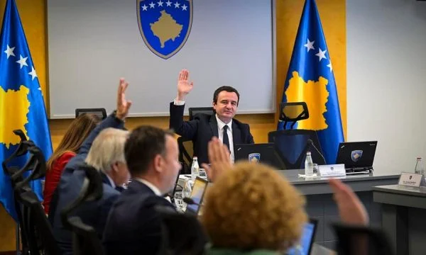 Il governo Kurti si riunisce al mattino: Divide 19m euro per queste due categorie.