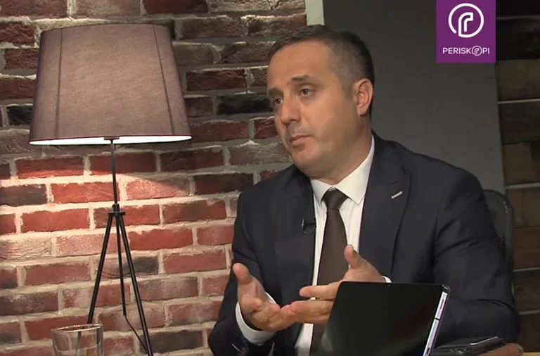 Selmanaj: VV ama a la Mesa en esta forma como un medio de perseguir oponentes