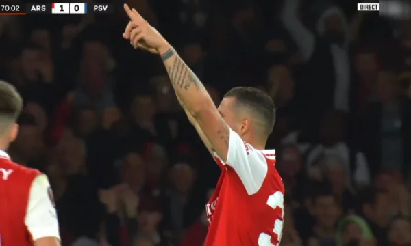 Granit Jaka segna un gol fantastico per Arsenal