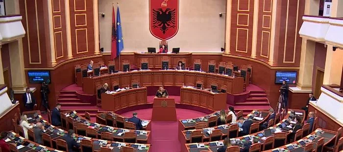Miau, Kiki, muu, ham-ham: Il deputato del DP fa suoni animali al Parlamento, altri si eccitano