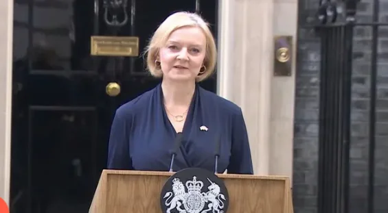 Nur einen Monat im Büro, der Premierminister von Großbritannien tritt zurück