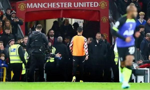 Ha lasciato lo stadio senza finire la partita, Ten Hag, avverte Ronaldo