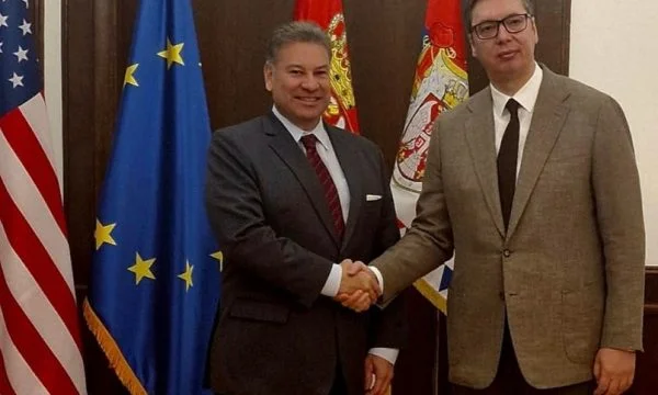 Escobar trifft sich mit Vuciqi an der US-Botschaft in Belgrad